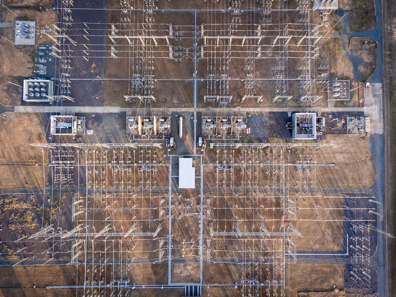 Rethinking Industrial UPS: Long Runtime, Remote Sites, and the Case for a Unified DC Bus